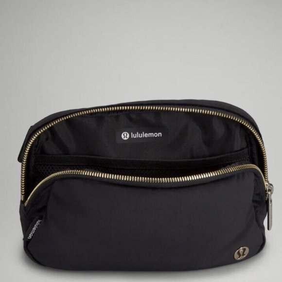 NWT Lululemon Everywhere Belt Bag Velour Black Limited Edition 1L - Picture 2 of 5